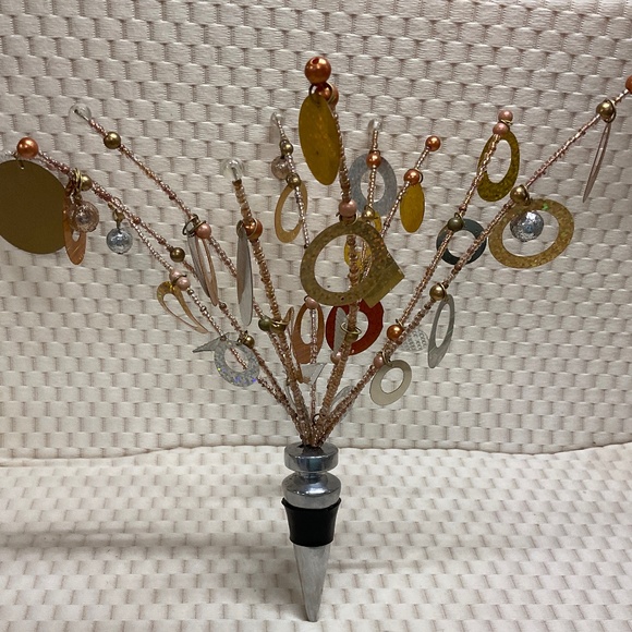 Decorative Wine Stopper - Picture 1 of 4